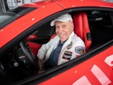  Ветеран отпраздновал свой 90-й день рождения, купив себе новый Chevrolet Corvette