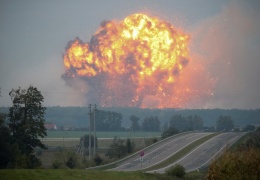 Из-за пожара на складе боеприпасов в Украине нарушено транспортное сообщение