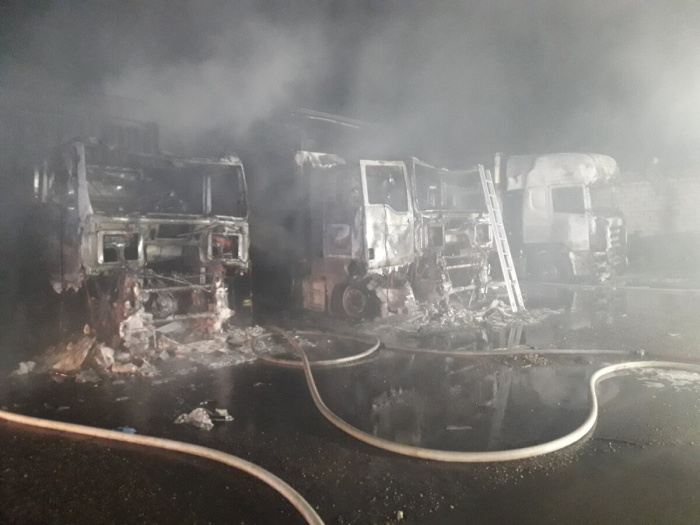 В Нарве подожгли пять грузовиков: полиция ищет очевидцев
