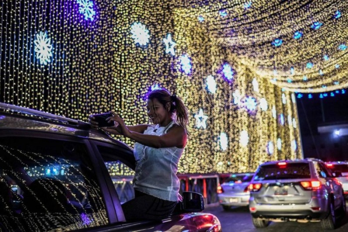 Рождественские и новогодние огни на улицах городов мира