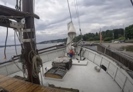В Нарве появился новый туристический объект - парусник "Delfin"