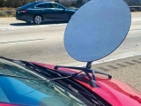  Водитель Toyota Prius, пойманный на шоссе с тарелкой Starlink на капоте, сказал, что ему нужен интернет в дороге 