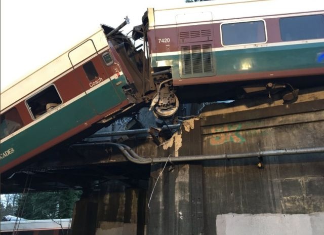 Железнодорожная авария в штате Вашингтон: множество пострадавших 