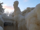 Водопад в Валасте укрылся ледяной коркой 