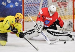 Нарвские хоккеисты выиграли у тартусцев и поднялись на первую строчку турнирной таблицы 