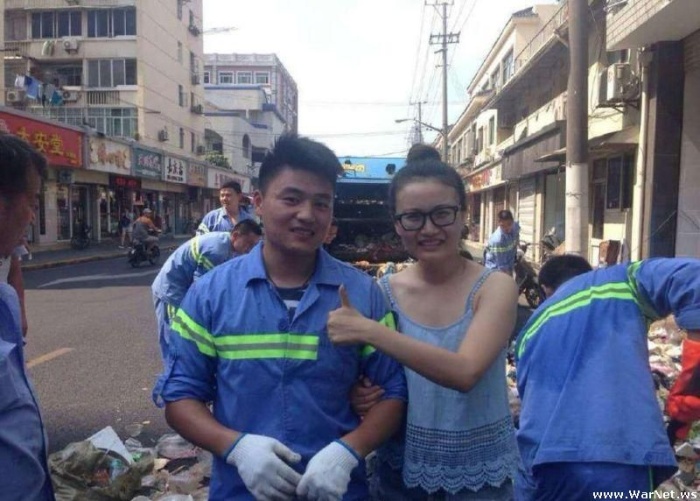 Шанхайские дворники три часа копались в пяти тоннах мусора, чтобы найти потерянный туристами iPhone 