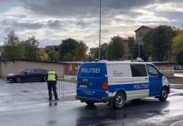 ФОТО: в Нарве мужчине прострелили руку, полиция проводит спецоперацию 