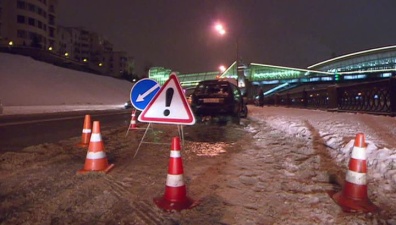 Спасение на Москве-реке: автоинспектор прыгнул в воду за тонущей машиной