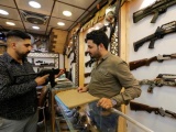 Легальный оружейный магазин в центре Багдада