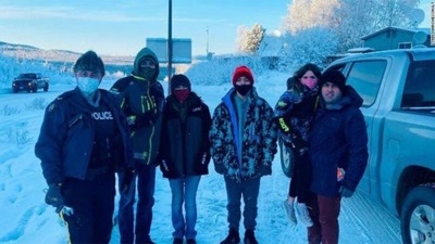 Мужчина проехал 1600 км в снежную бурю, чтобы отвезти незнакомцев на Аляску
