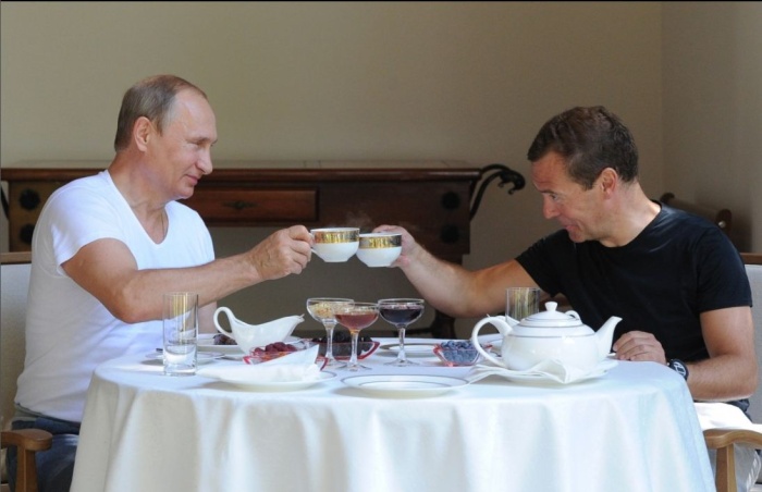 Путин и Медведев вместе сходили в спортзал и позавтракали