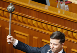Зеленский объявил о роспуске Верховной Рады Украины 