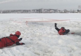 Нарвские пограничники рассказали школьникам об опасностях выхода на лед 