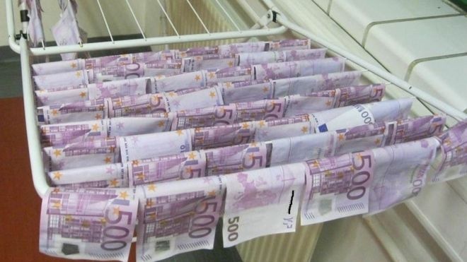 Кто-то хотел отмыть 100 000 евро и бросил их в Дунай