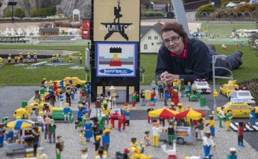 В тематическом парке из 40 миллионов деталей Lego собрали достопримечательности со всего мира