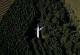 Американец живет в лесу в купленном за $220 000 старом Boeing