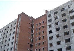 В Кохтла-Ярве нашли средства на снос заброшенного здания бывшего общежития