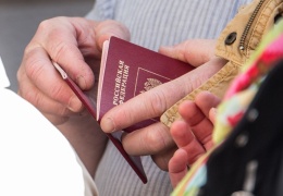 Эстония не будет признавать российские паспорта, выданные жителям Донецкой и Луганской областей 
