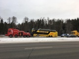 На шоссе Таллинн - Нарва вылетел в кювет ехавший из Петербурга рейсовый автобус: 9 пострадавших 