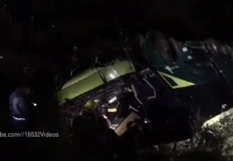 В Израиле рейсовый автобус упал с высоты 70 метров, погибли 2 человека