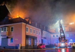 В Германии толпа радовалась пожару в гостинице для мигрантов