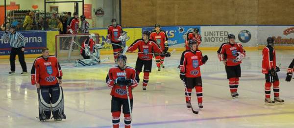В Нарве отмечают 75-летие хоккея