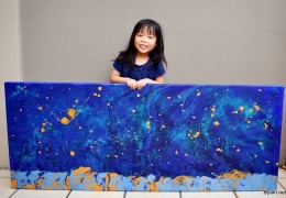 5-летняя художница помогает нуждающимся детям, продавая удивительные картины