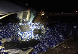 Во Флориде более 27 тонн баночного пива вывалилось на дорогу