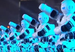 500 роботов синхронно танцуют в честь китайского нового года