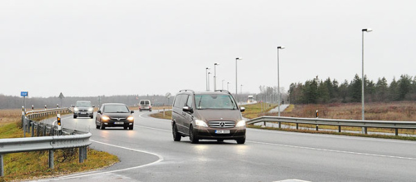 При похолодании шоссе Нарва - Таллинн может оставаться скользким до 4 часов