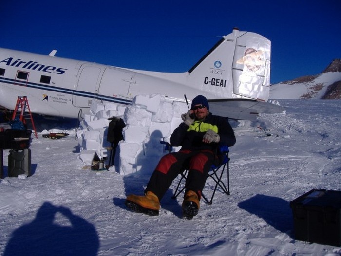 Ремонт самолета в условиях Антарктики