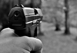 В Нарве за угрозу огнестрельным оружием задержали 65-летнего мужчину 