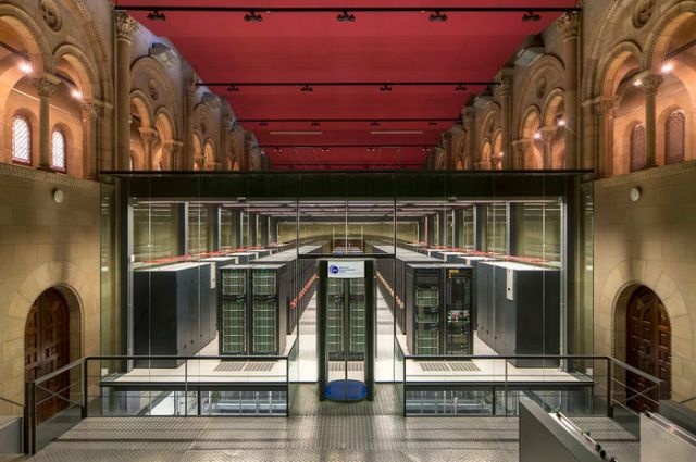 Необычное здание для суперкомпьютер под названием MareNostrum 