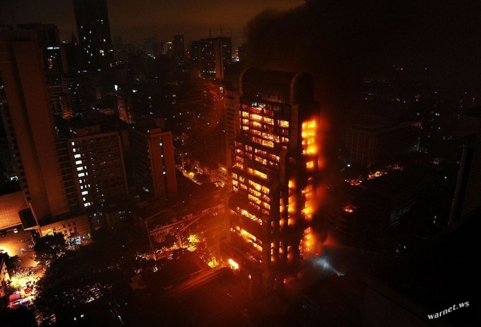 Адский пожар в китайском небоскребе