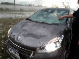 Крупный град в Аргентине серьезно повредил порядка 20 автомобилей