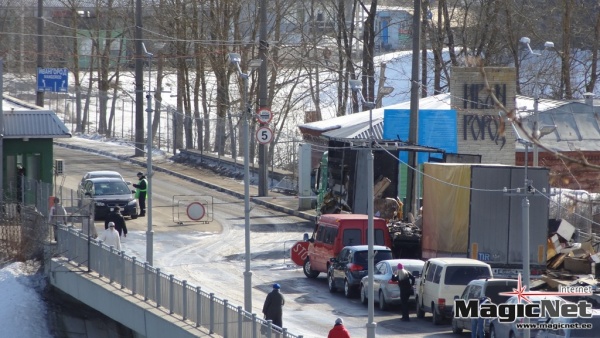 Горевший на Мосту дружбы грузовик тушили пожарные из России и Эстонии 