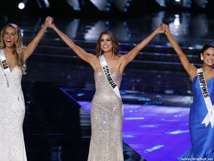 Скандал на «Мисс Вселенной-2015»: корону по ошибке отдали не той.