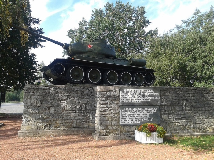 В Военном музее в Виймси нарвскому танку не рады