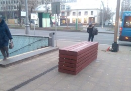  В Москве стали устанавливать бетонные блоки перед спусками подземных переходов 