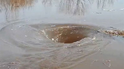 Видео с водоворотом в Двиете стало сенсацией в YouTube