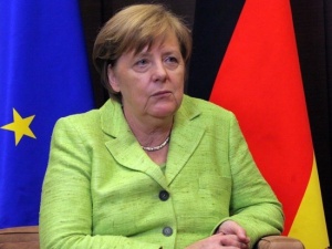 Лагеря для мигрантов: Меркель спасла правительство ценой своей репутации