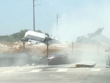 В Майами спустя пять дней после открытия обрушился пешеходный мост: шесть человек погибли  