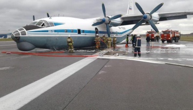 Военный самолет Ан-12 сел на брюхо в аэропорту Екатеринбурга 