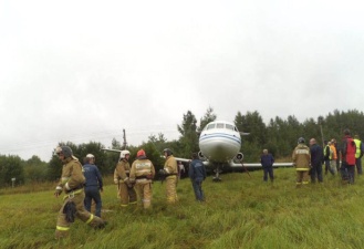 В аэропорту «Раменское» самолет ЯК-40 выкатился за пределы взлетно-посадочной полосы 
