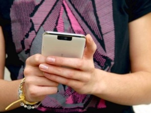 В двух пярнуских школах полностью запретили мобильные телефоны