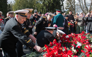 К празднику Победы ветеранам войны в странах Балтии перечислят по 10 000 рублей 