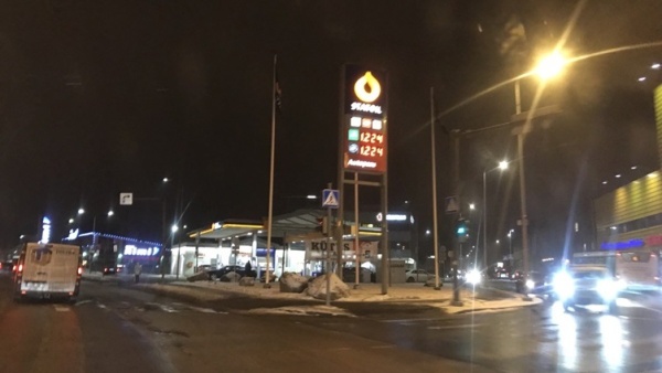 На эстонских заправках бензин подорожал до 1,224 евро