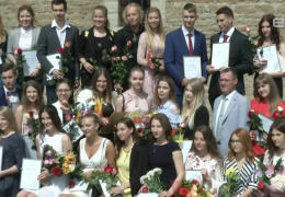 Новый рекорд: в этом году 68 нарвских гимназистов оканчивают школу с медалью