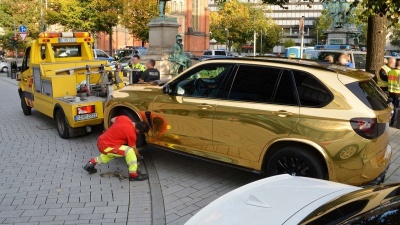  В Германии полицейские продолжают бороться с очень блестящими автомобилями