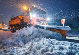 Заметает зима: снегопады в Баварии и Австрии вызвали пробки на дорогах и отмену авиарейсов